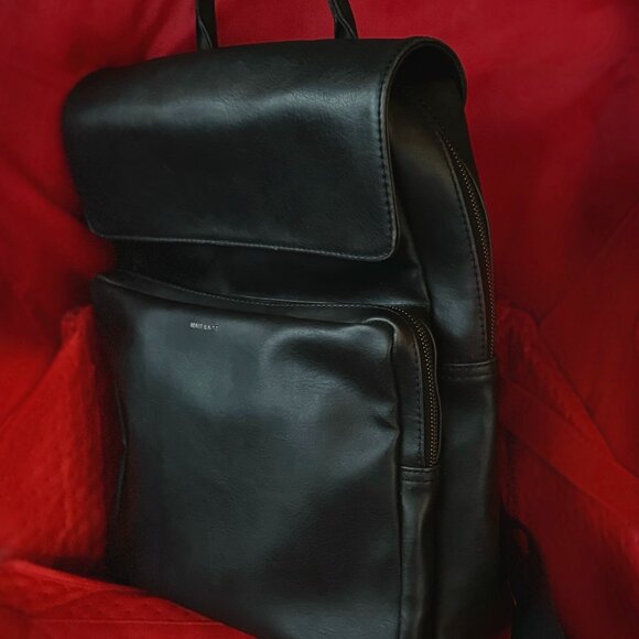 Matt & Nat PAXX Black Vegan Leather Laptop Backpack - Picture 1 of 7